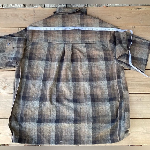 Hugo Boss 100% wool plaid car coat/ over shirt Lg, good condition - Picture 7 of 11